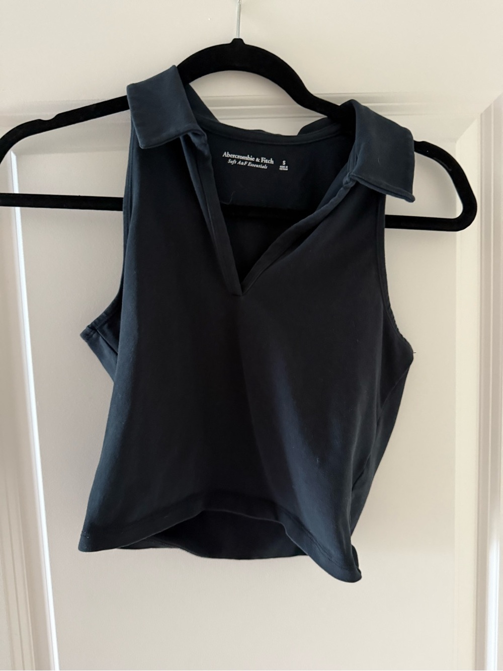 Abercrombie & Fitch Black Sleeveless Polo Crop Tank